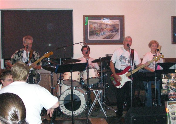 The Do's & Don'ts at Hills Bar & Grill, July 2004